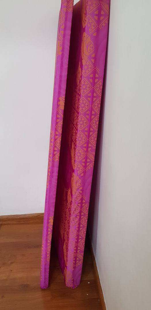 Niệm nhận mỏng và đường may lỏng lẻo, khác xa so với đăng bán. mua nói 5cm mà thực tế có 3cm. tóm lại thất vọng
ra ngoài mua thực tế còn hơn