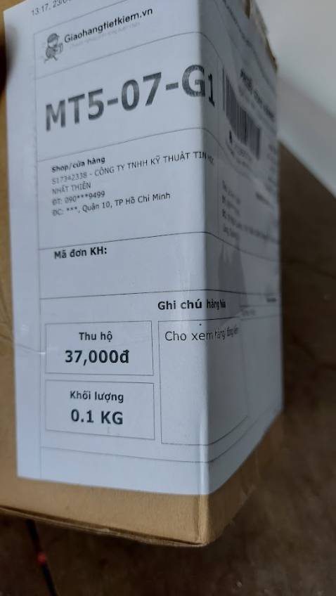 Lần đầu tiên mua hàng ở Tiki, như mọi khách hàng, tôi chọn shop nào có nhiều đánh giá tích cực nhất để mua. Quả là shop sẵn sàng đổi trả cho tôi thẻ 64Gb bị lỗi. 
Vấn đề là, ở các sàn thương mại như ***, ***, sendo, khi muốn đổi trả rất dễ dàng. Còn ở sàn Tiki, tôi tìm mỏi mắt không biết đổi trả ở chỗ nào (Hay tôi không biết tìm), vì vậy tôi phải chịu thêm cước phí gửi trả và nhận hàng hơn 50k. 
Lần đầu tiên cũng là lần cuối cùng mua hàng ở Tiki