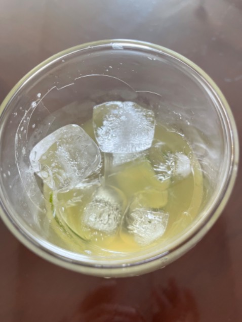 Hàng ko như mong đợi. Mình đã từng dùng ly giống vầy nhưng hàng xịn ly rất chắc tay và dày dặn. Nhưng ly này khi cầm nhẹ tênh mình đã thất vọng, xong vẫn pha ly nước vừa cầm lắc lắc ly đã bể lớp bên trong vụn vỡ lun. Quá tệ so với giá thành.