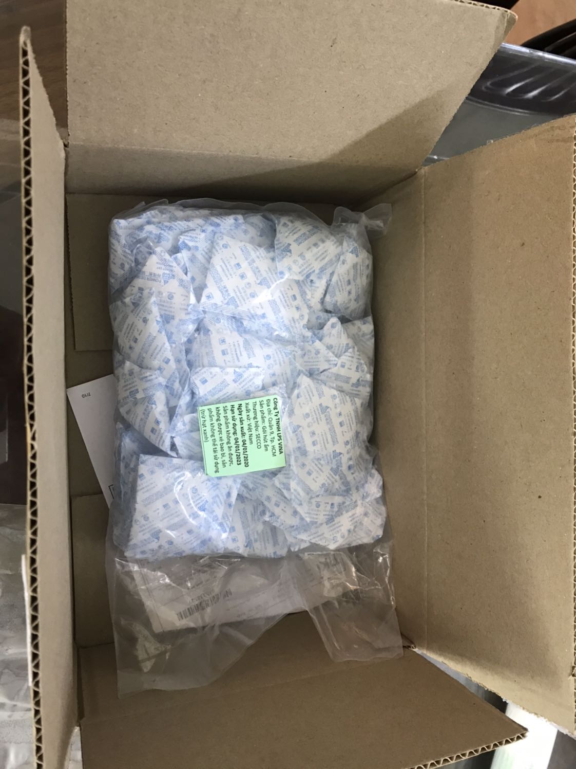 Rất hài lòng. Sản phẩm giao đủ, đóng gói cẩn thận, ngày SX mới (4/1/2020), hạn dùng 3 năm. Thấy Tiki báo giao hàng trong 7 ngày, nhưng thực tế chỉ sau gần 2 ngày đã nhận được hàng. Nhân viên giao hàng rất lễ phép. Chắc chắn sẽ tiếp tục mua hàng trên Tiki.