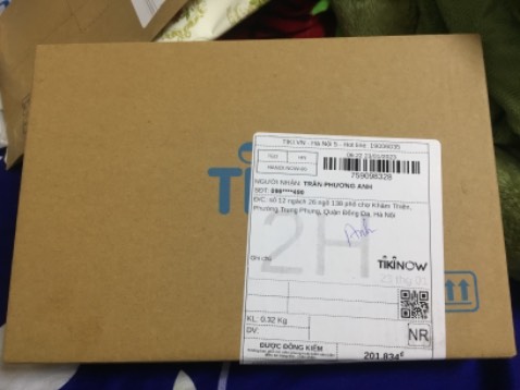 Cuốn sách đặc biệt dành cho độc giả đam mê tiểu thuyết trinh thám bậc cao. Những vụ án nối tiếp nhau khiến cho cuộc đi tìm sự thật và giải thoát bản thân khỏi những trăn trở bấy lâu dường khiến người ta như có khi đi vào ngõ cụt. Trong mê cung của những bí ẩn, người nào nắm được tri thức, người ấy sẽ có được cả thế gian. Giáo sư thì không tham vọng, hẳn vậy. Ông chỉ vô duyên với những vận may. Và cứ thế, nguy hiểm thì không cần bước qua, ông khám phá ra chân trời vốn ở rất gần...