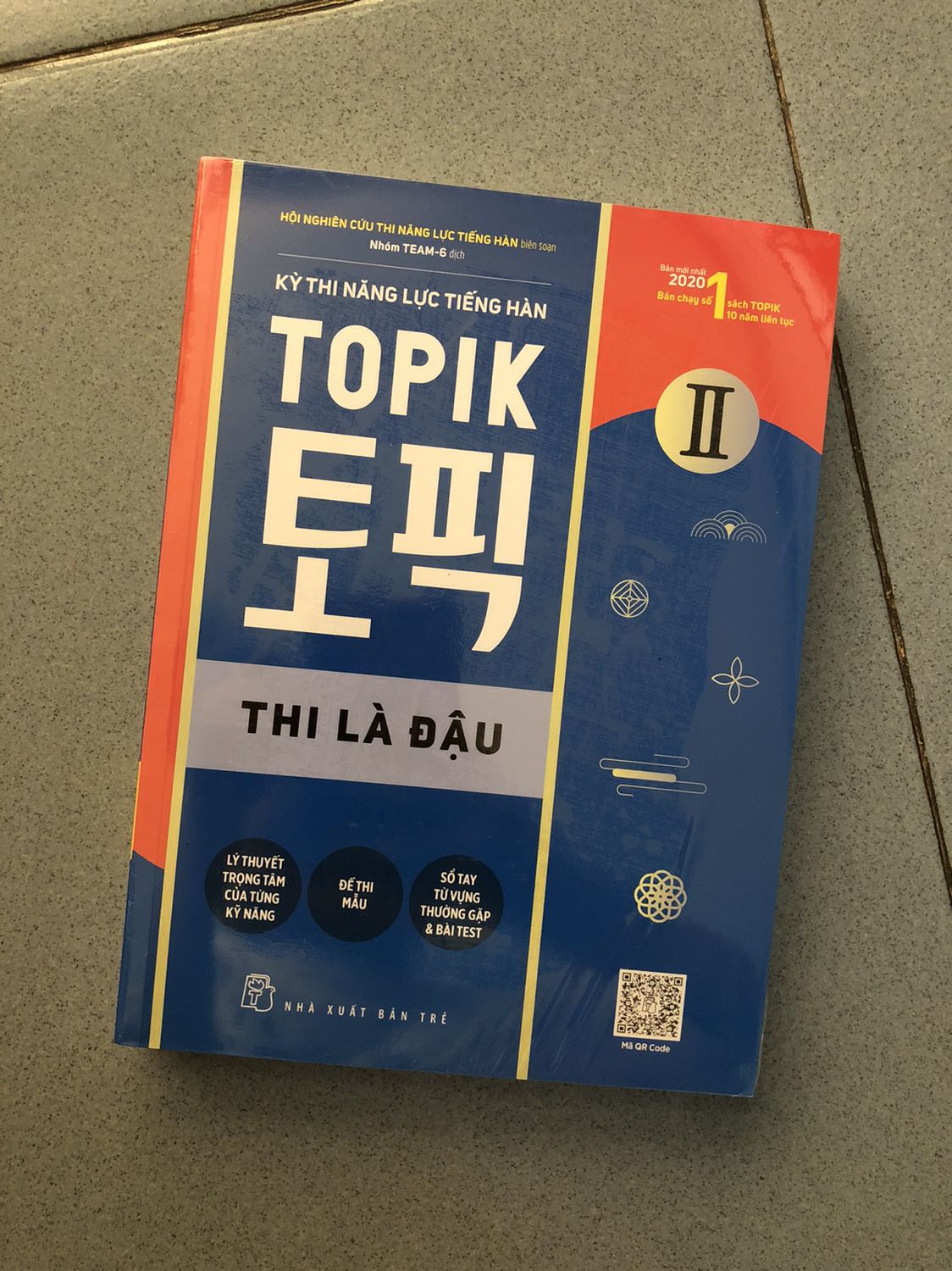 Sách tốt lắm lun nha mọi người. Nhưng chỉ có điều là chỉ có phần ngữ pháp và giới thiệu cấu trúc đề là tiếng việt còn lại là tiếng anh nên cân nhắc. Giao hàng cực nhanh. Mà sách được bọc lớp bảo vệ nữa. Quá oke lun