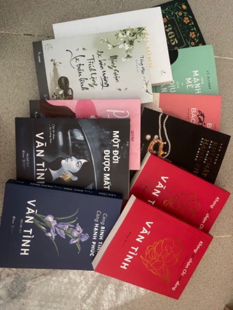 lần đầu tiên mình mua sách bên shop và mua 1 lúc nhiều sách như vậy.  sách in rõ nét, giao hàng nhanh .