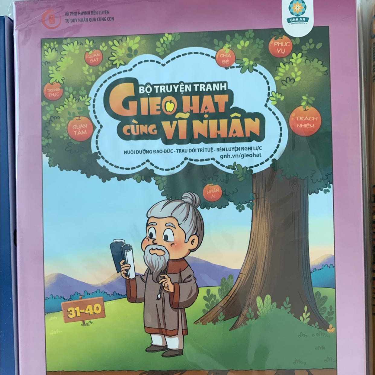 Sách có nội dung nhân văn rất tuyệt vời để nuôi dưỡng, rèn luyện đạo đức, trái tim yêu thương cjo các con từ thuở nhỏ. Mừng là mình sớm biết bộ sách này để mua cho con đọc.