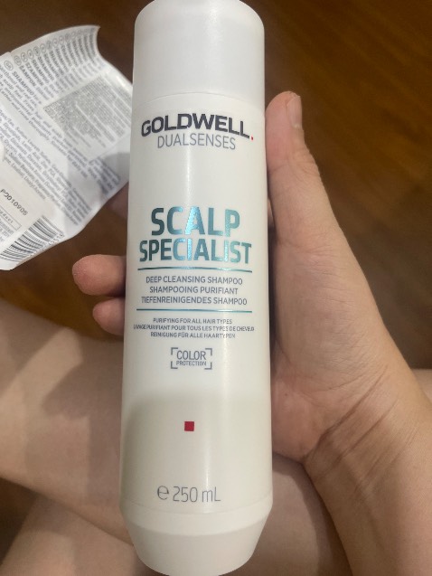 Gội sạch da đầu cho tóc dầu