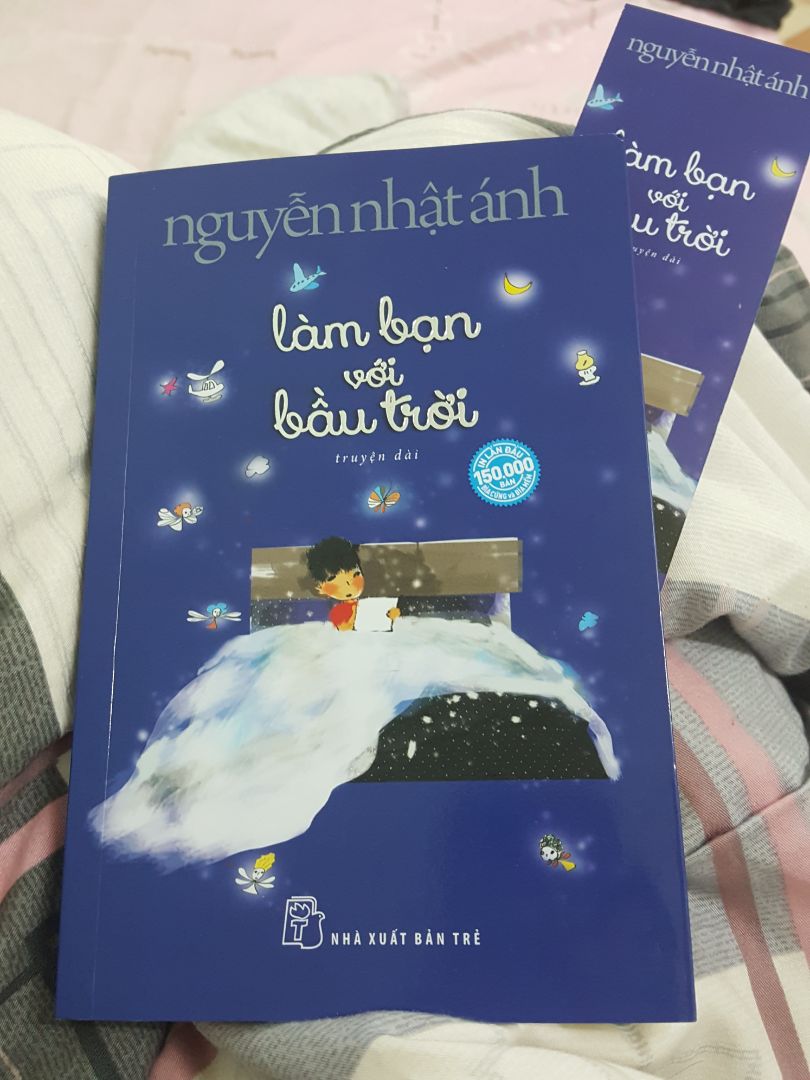 nội dung đơn giản dễ thương dễ đọc dễ hiểu. đúng là một cuốn sách mà một người lớn cũng phải gật gù tâm đắc. cảm giác sờ bìa sách thích lắm các bạn ạ. k biết có phải do mình ít mua sách nên mới có cảm nhận vậy k nữa =))
tiki bọc hàng chất lượng giao hàng nhanh và rất đảm bảo nhé ❤