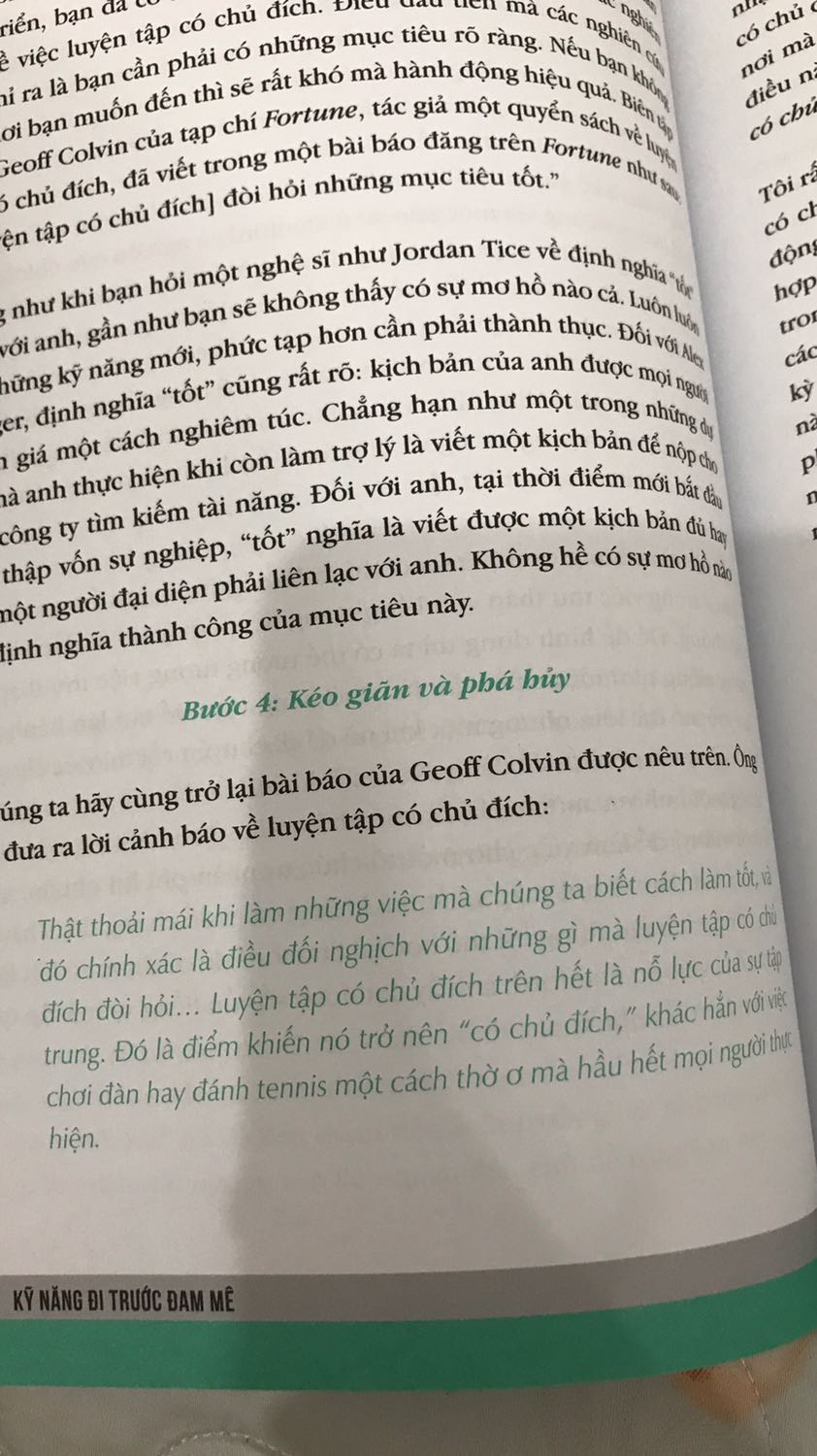 Đây là một cuốn sách có nhiều ý tưởng hay đáng đọc cho những ai đang phân vân giữa sự lựa chọn công việc theo đam mê hay phù hợp kĩ năng của mình. Tác giả nhấn mạnh sức mạnh của những kinh nghiệm, kĩ năng được trau dồi qua một quá trình rồi từ đó phát triển thành công việc