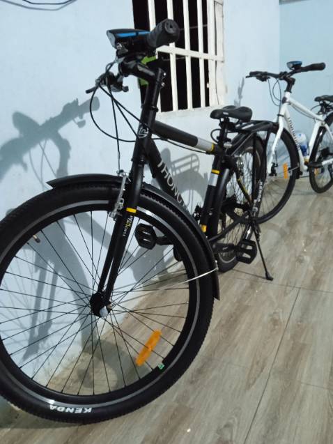 Mình mới mua con thống nhất đen mờ MTB 26-05 của shop Quyết Nam . Hôm nay nhận hàng và  *** luôn rồi nhé. Có vài ý như thế này. Xe thì đẹp miễn bàn trong tầm giá. Xe nhẹ nhưng rất chắc chắn nha bà con. 3 bố con khoảng 120kg đèo nhau không xi nhê gì . Như thế là cảm thấy ổn lắm rồi. Cái mình hài lòng nhất đó là thái độ nghiêm túc và có trách nhiệm của chủ shop đối với sản phẩm đã bán cho khách hàng. Thế cho nên vào đây "oánh giá" chút chân tình cho bà con yên văn tâm. Mình mới mua con thống nhất đen mờ MTB 26-05 của shop Quyết Nam . Hôm nay nhận hàng và  *** luôn rồi nhé. Có vài ý như thế này. Xe thì đẹp miễn bàn trong tầm giá. Xe nhẹ nhưng rất chắc chắn nha bà con. 3 bố con khoảng 120kg đèo nhau không xi nhê gì . Như thế là cảm thấy ổn lắm rồi. Cái mình hài lòng nhất đó là thái độ nghiêm túc và có trách nhiệm của chủ shop đối với sản phẩm đã bán cho khách hàng. Thế cho nên vào đây "oánh giá" chút chân tình cho bà con yên văn tâm.