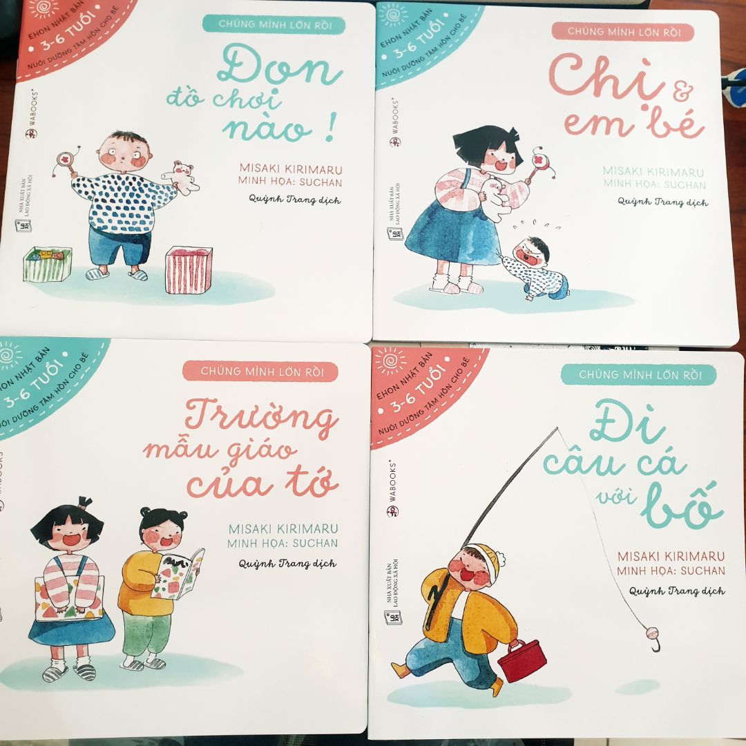 Bé nhà mình rất thích sách Ehon.
Sách đợt này chất lượng giấy đẹp hơn combo 11 quyển lúc nhỏ của bạn ấy. Bạn ấy mê lắm.
Nội dung sách hay, hướng dẫn bé tự lập, dọn dẹp đồ chơi, giúp đỡ bố mẹ và yêu thương em. Phù hợp với lứa tuổi của con.
Trộm vía, ehon giúp em bé nhà mình ngoan rất nhiều.