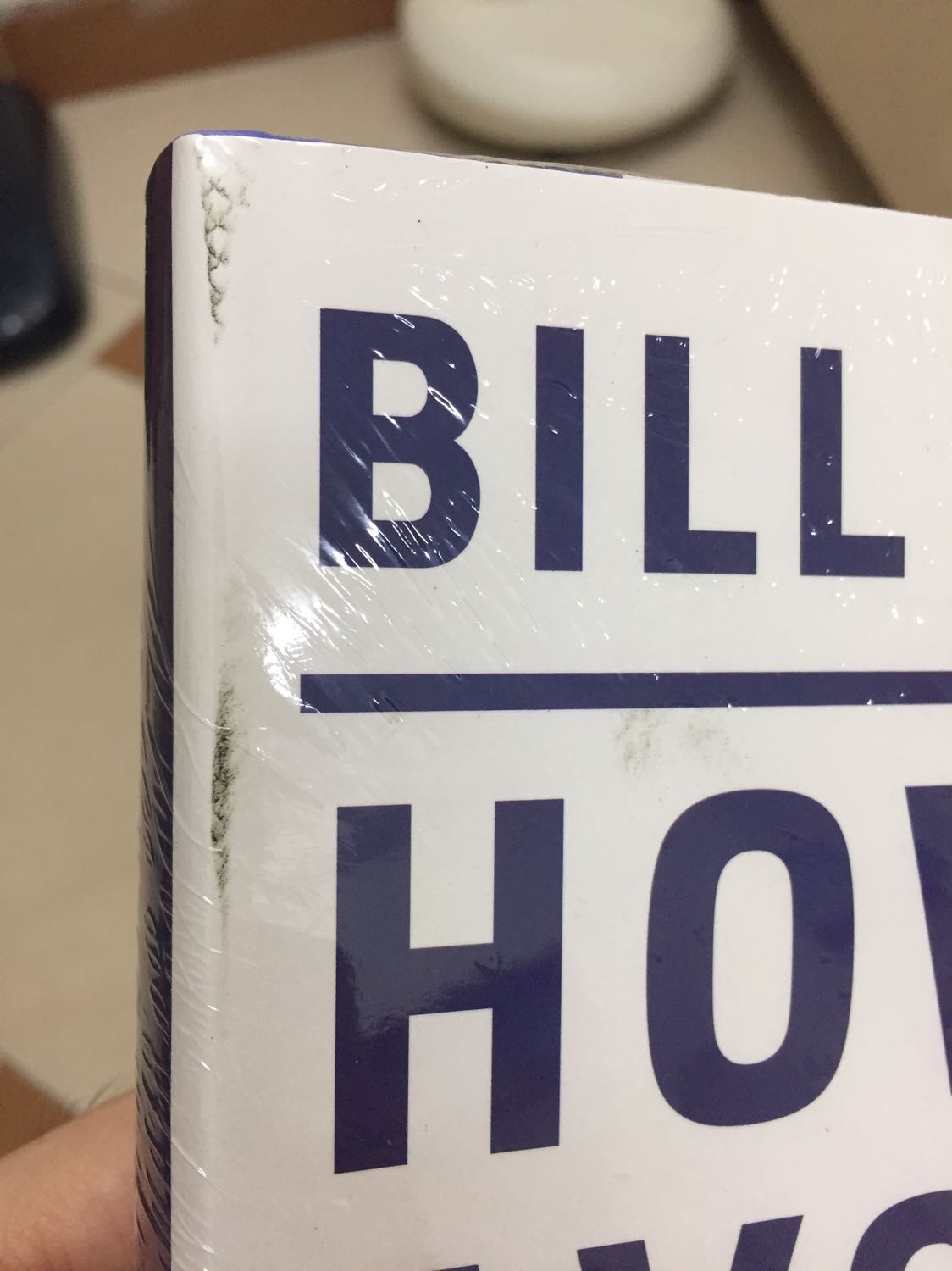 Thủ tục mua bán thuận tiện, giao hàng đúng theo thời gian cam kết. Sách bìa cứng, khổ sách lớn, chất lượng giấy tốt, cỡ chữ to. Điểm trừ là áo sách bị bẩn dù vẫn trong bọc nilon. Đánh giá này không bao gồm nội dung của sách.