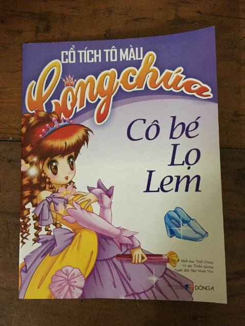 Giao hàng khá nhanh. Tính trừ 1 sao do vận chuyển hơi gãy chút, nhưng thôi vô tay tụi nhỏ cũng te tua thôi. Mình mua sách cho cháu học mẫu giáo nhưng mình nghĩ sách phù hợp với các bé đầu cấp 1 ấy, vì hình vẽ khá chi tiết nên mới tập vẽ thì tô chưa hết đâu. Mấy bé học chữ rồi cũng sẽ hứng thú đọc hơn nữa.