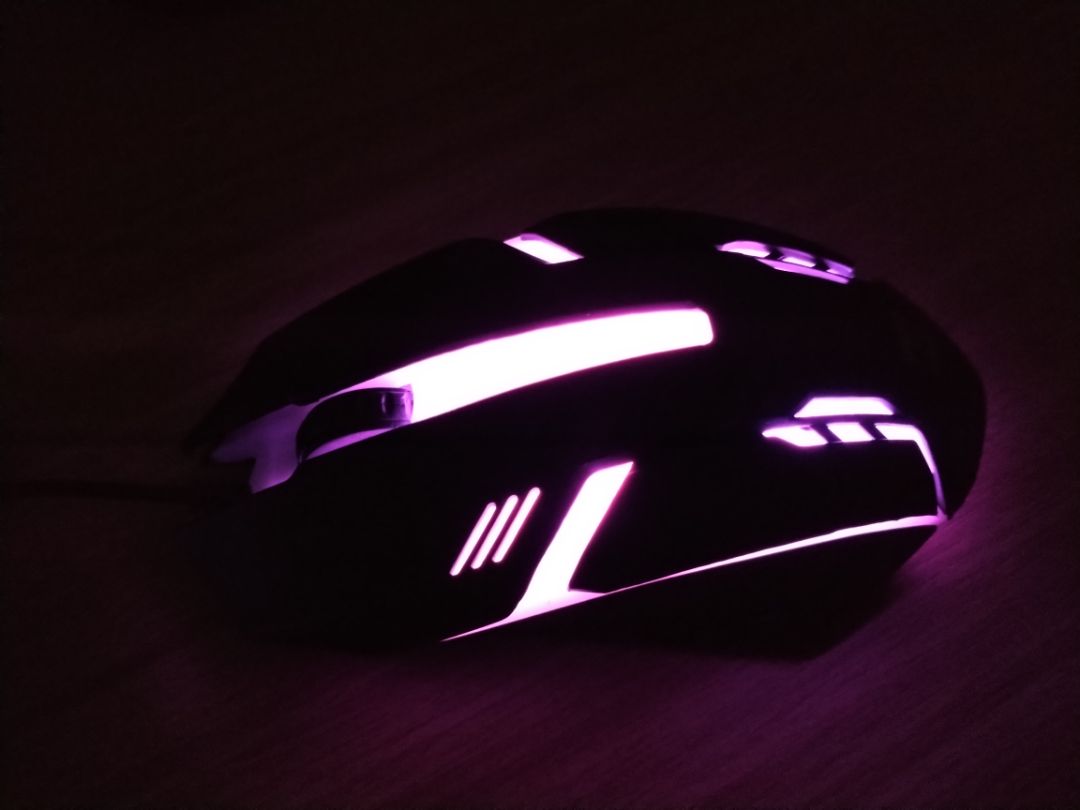 đặt hàng từ 12/8 đến ngày 6/10 mới nhận được hàng, mặc dù dịch nhưng tiki giao hàng kì này hơi lâu. Chuột giá rẻ , nhìn rất đã vì chuột có thể chuyển nhiều màu, lâu dài thì ko biết nhưng hiện tại dùng rất ok hợp lý với giá tiền.