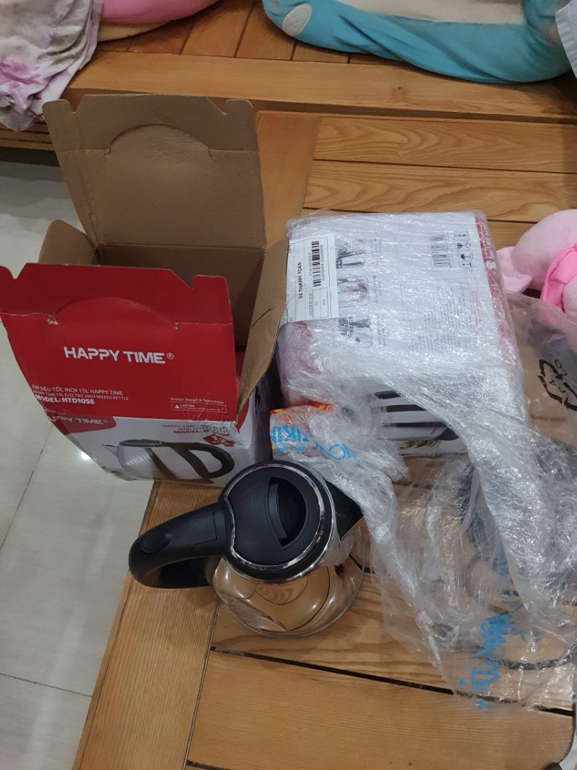 mới khui ra đã thấy móp méo rồi, cái thứ 2 cũng tệ như vậy luôn. Shop buôn bán có tâm 1 chút chứ, hàng móp méo mà cũng giao nữa?