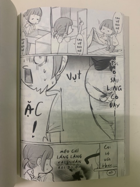 Truyện minh hoạ sống động, hài hước về gia đình nhỏ “một sen hai boss” :))) Những ai nuôi cả *** lẫn mèo sẽ tìm được hình ảnh quen thuộc trong cuốn sách này 🥰 🐶🐱
Sách in ấn đẹp, bìa rời bọc ngoài, đóng gói cẩn thận và giao hàng nhanh ✨ Nhưng mà ko có Bookmark :’))