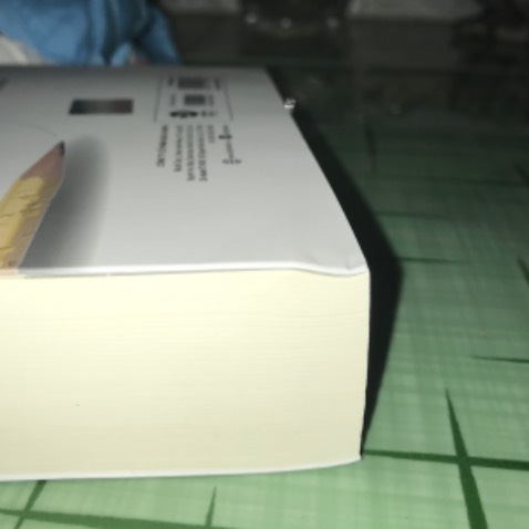 Mấy góc của quyển sách bị móp mép như hình. Vì là một quyển sách mà mình cực kì thích nên rất hụt hẫng và thất vọng.