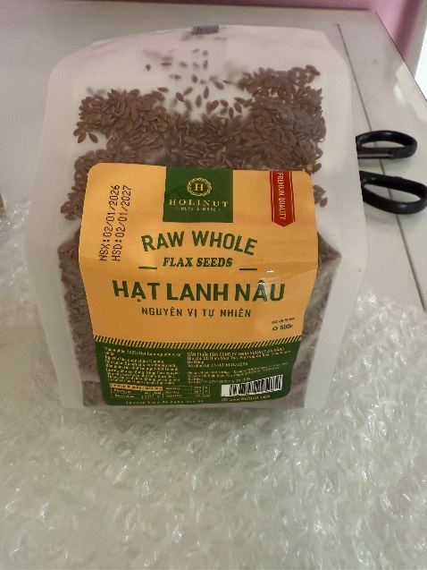 Khi chào hàng đây là hạt lanh nâu Cânda, đóng gói trong hộp thiếc đàng hoàng nhưng khi nhận hàng thì hàng đóng trong bịch nylon tại Đà nẵng. Vậy là sao??? Treo đầu dê bán thịt *** à? Tôi đề nghị trả lại tiền để tôi mua chỗ khác. Quá thất vọng.