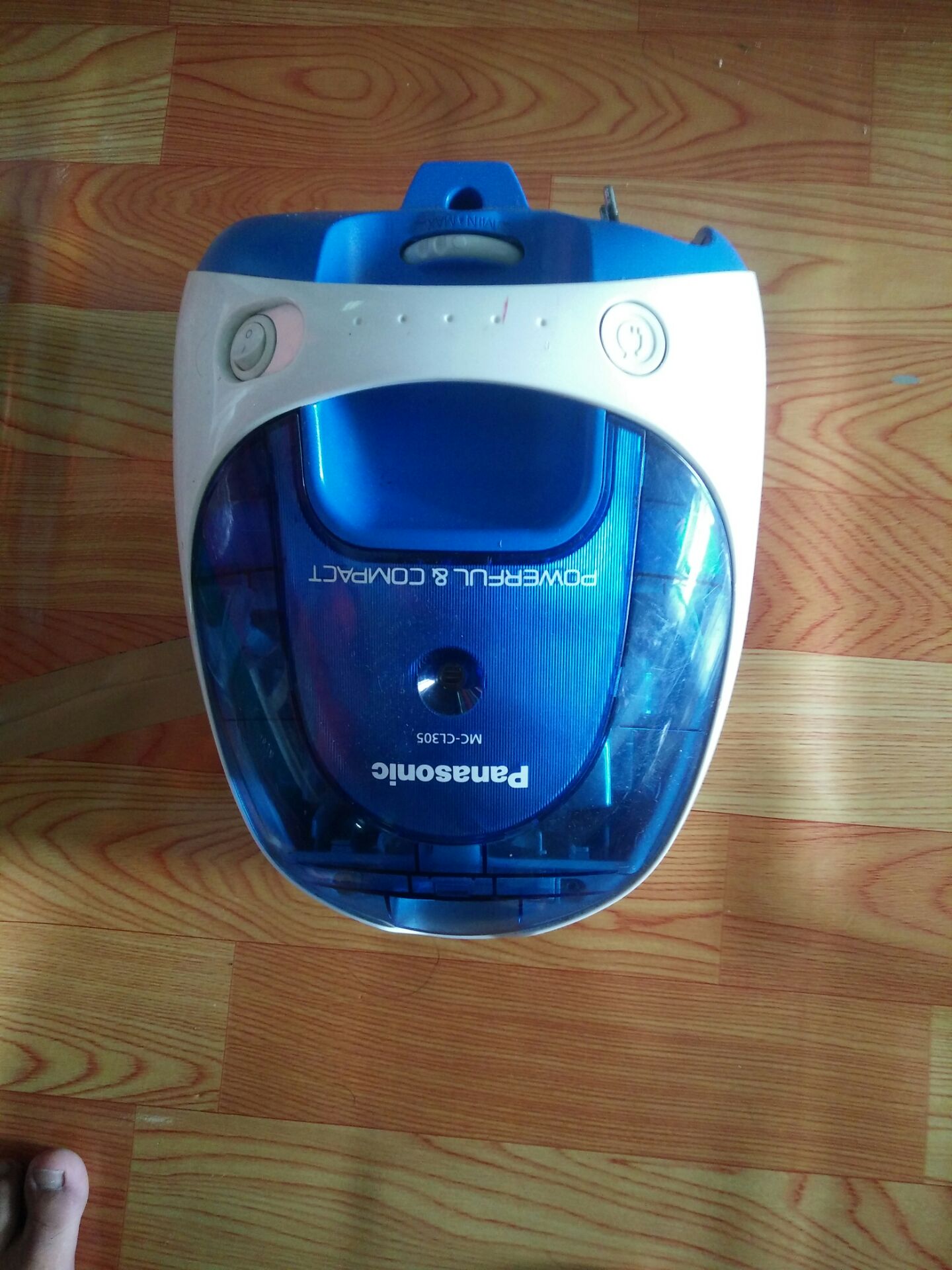 mình đang dùng sản phẩm này rất tốt nhưng vô tình làm vỡ khoang chứa bụi, nên lực hút yếu quá, ad giúp mình địa chỉ mua mỗi cái khoang chứa bụi đc k