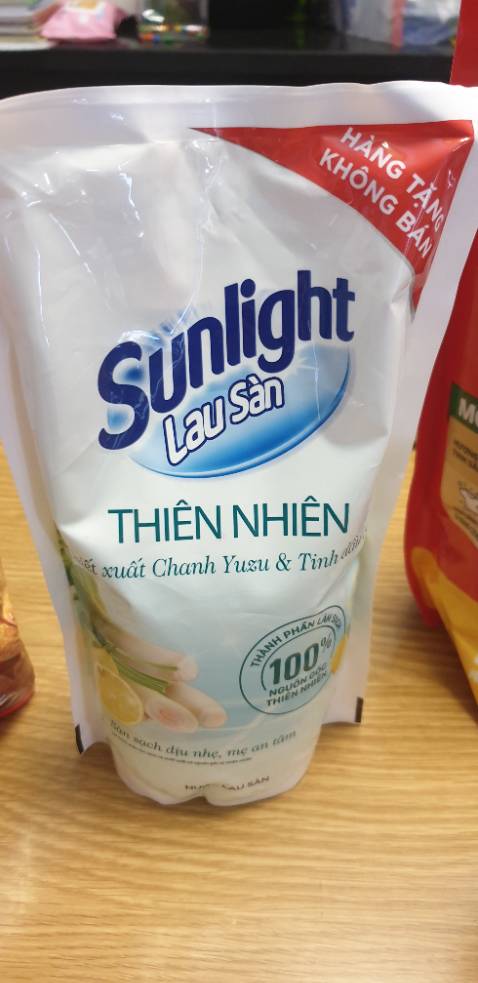 Mùi thơm dễ chịu, giặt sạch vết bẩn. Giao hàng nhanh, đầy đủ. Mua giá khuyến mãi nsx mới. Rất đáng mua