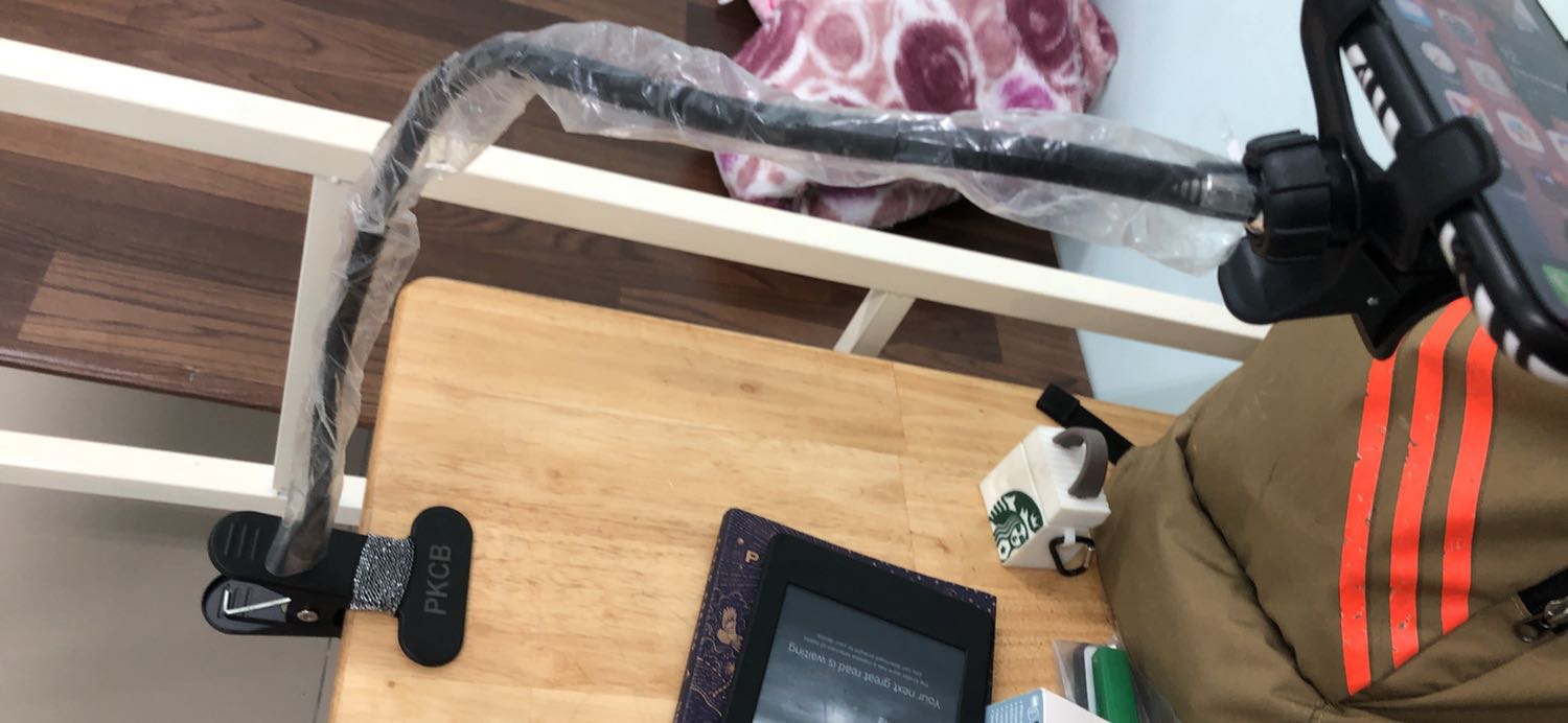 Giá rẻ nên mình nghĩ chất lượng tương đồng rồi. Tuy nhiên mình nghĩ sẽ ko dùng lâu được. Hai đầu kẹp là nhựa giòn nên dùng cẩn thận ko là vỡ. Thứ hai là khi kẹp đt nặng như các dòng smartphone bây giờ là thân giá đỡ lung lay ngay. Yếu