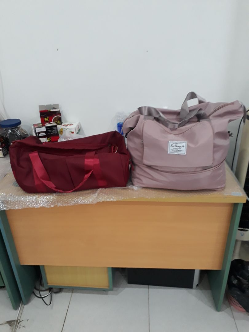 tôi mua 2 túi cùng loại khác màu, nhưng giao khác loại. Shop vui lòng kiểm tra lại!