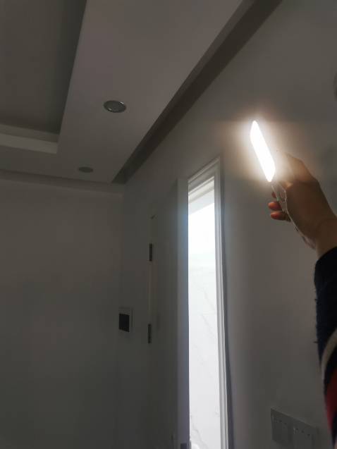 Sản phẩm như mô tả. Dễ sử dụng. Có nhiều chế độ sáng lắm nha. Tháo khỏi adapter và sử dụng cầm tay như đèn pin, rồi có đèn nháy dùng trong trường hợp khẩn cấp nữa. Quá ưng luôn, kiểu mua 1 đèn ngủ mà rất đa năng. Cảm biến góc rộng với cảm biến từ xa rất nhạy nữa. Dùng để decor hay lắp ở cầu thang cũng được luôn