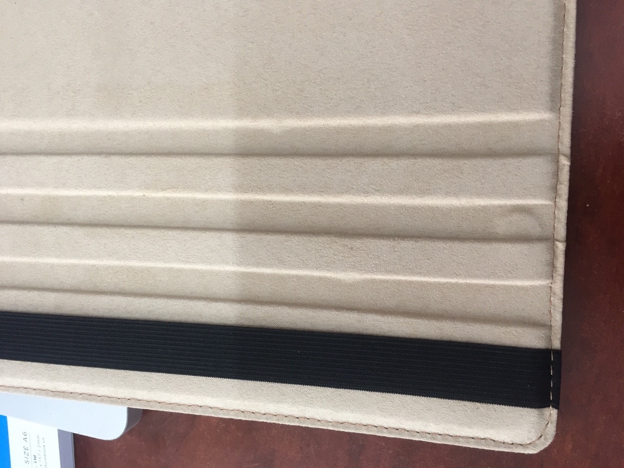 Bao da quá tốt với mức giá KM dưới 100K. Chất liệu da mềm mại, đường may sắc sảo. Các chức năng hoạt động tốt, hy vọng sẽ bền theo thời gian.