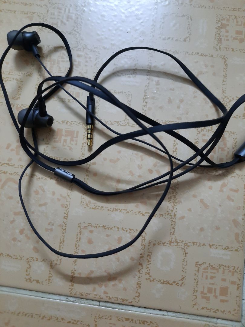 Nghe âm thanh tốt. Nghe nhsjc cũng khá hay. Thích nhất là dây dẹt và mềm ko bị rồi.