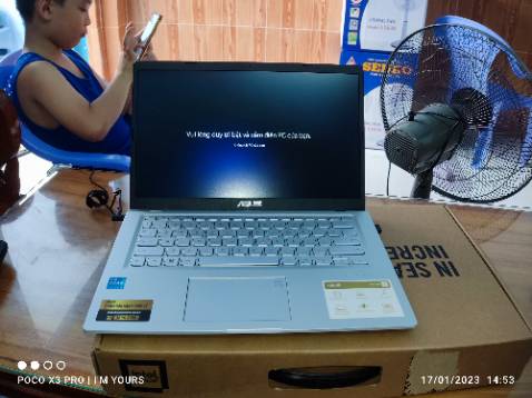 Cấu hình tốt so với tầm giá hàng chính hãng.
Bảo hành lâu dài - 2 năm chính hãng, check trực tiếp trên app My Asus.
Nguyễn Kim giao hàng nhanh, chu đáo.
Con này Ram 4gb, có thể nâng cấp vì còn trống 1 khe DDR4.