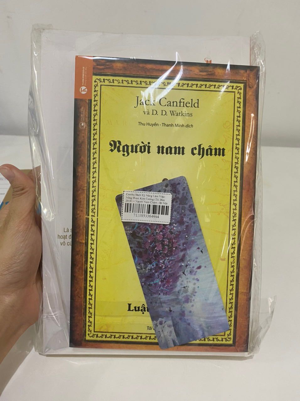 Sach bọc đẹp nhưng chỉ cho 3 sao thôi do giao hàng đợi gần cả tuần