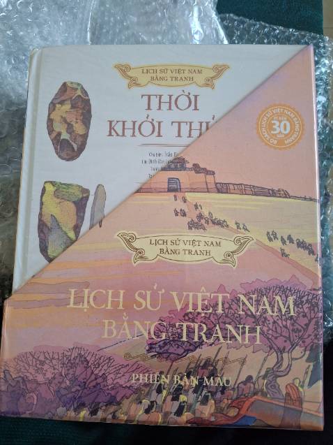 Sách bìa cứng nhìn đủ kích thích, hấp dẫn.