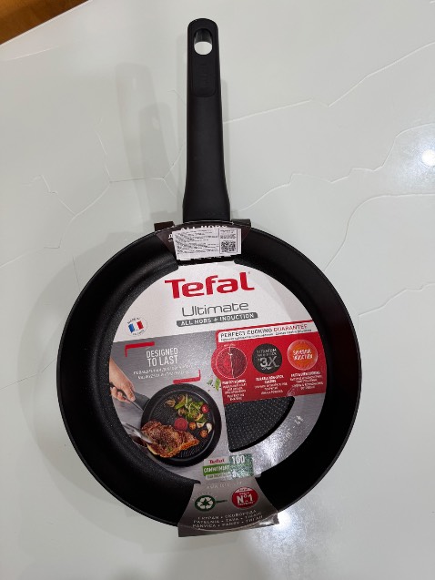 Chảo hơi nông so với kì vọng và đánh giá lúc xem ảnh (đo thực tế chỉ sâu 5 cm), thông số kích thước chi tiết của sản phẩm không thấy trên Tiki. Chất lượng hoàn thiện chấp nhận được, không dầy dặn và sâu bằng dòng chảo Unlimited cùng kích thước 26 cm mình đã mua. (Chảo Unlimited mình đã mua ban đầu dùng chiên rán chống dính rất tốt sau đó không biết có phải do dùng cả để xào nên mất dần tác dụng chống dính không).