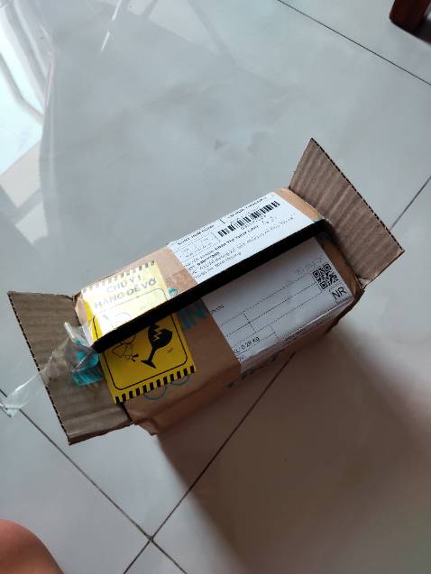 Giao hàng nhanh hơn 2 ngày dự kiến. 
Hàng được dán lưu ý "dễ vỡ" bên ngoài nên hộp được giao tới còn nguyên vẹn.
Sản phẩm tốt như giá tiền.
Rất hài lòng Giao hàng nhanh hơn 2 ngày dự kiến. 
Hàng được dán lưu ý "dễ vỡ" bên ngoài nên hộp được giao tới còn nguyên vẹn.
Sản phẩm tốt như giá tiền.
Rất hài lòng
