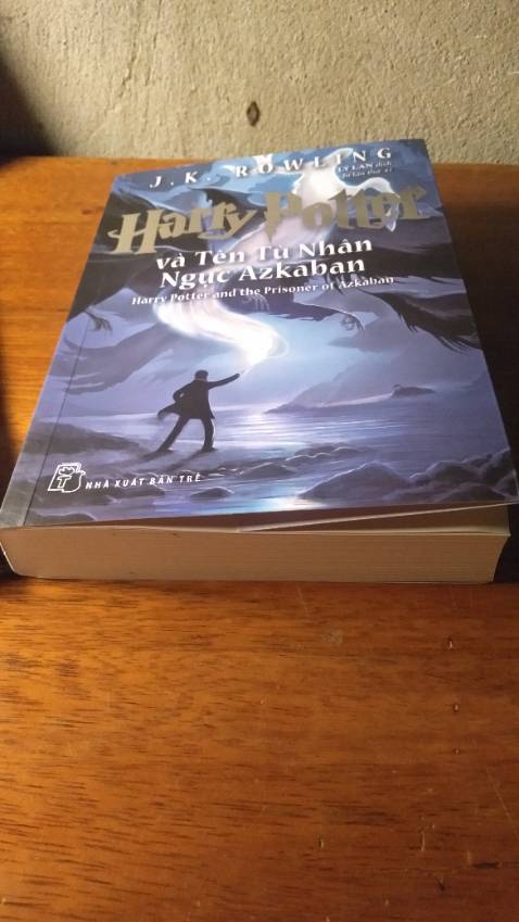 Ui ưng cái bụng lắm. Dịch mà giao sách nhanh. Khổ đẹp, mới cứng, không bong tróc. Shop đóng gói rất cẩn thận. Trang in rõ nét, chất giấy tốt. Nói chung mình duyệt. Lưu lại tên shop để đặt dài dài, mới đc 1 quyển.