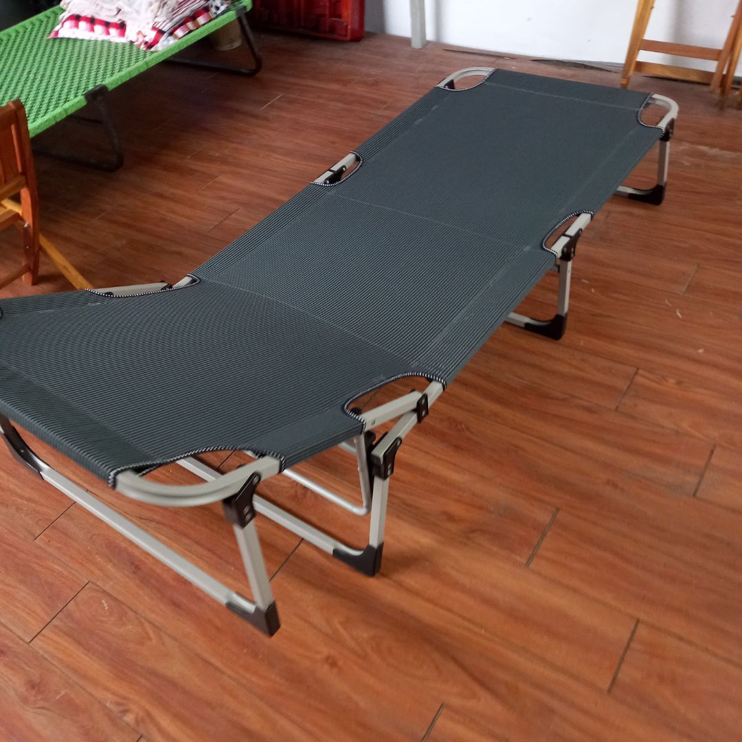 giao hàng nhanh, thiết kế đẹp, nhìn sang. có 1 điều chưa hài lòng là ngồi đụng thành sắt giữa, dù tôi chỉ nặng có 64kg.