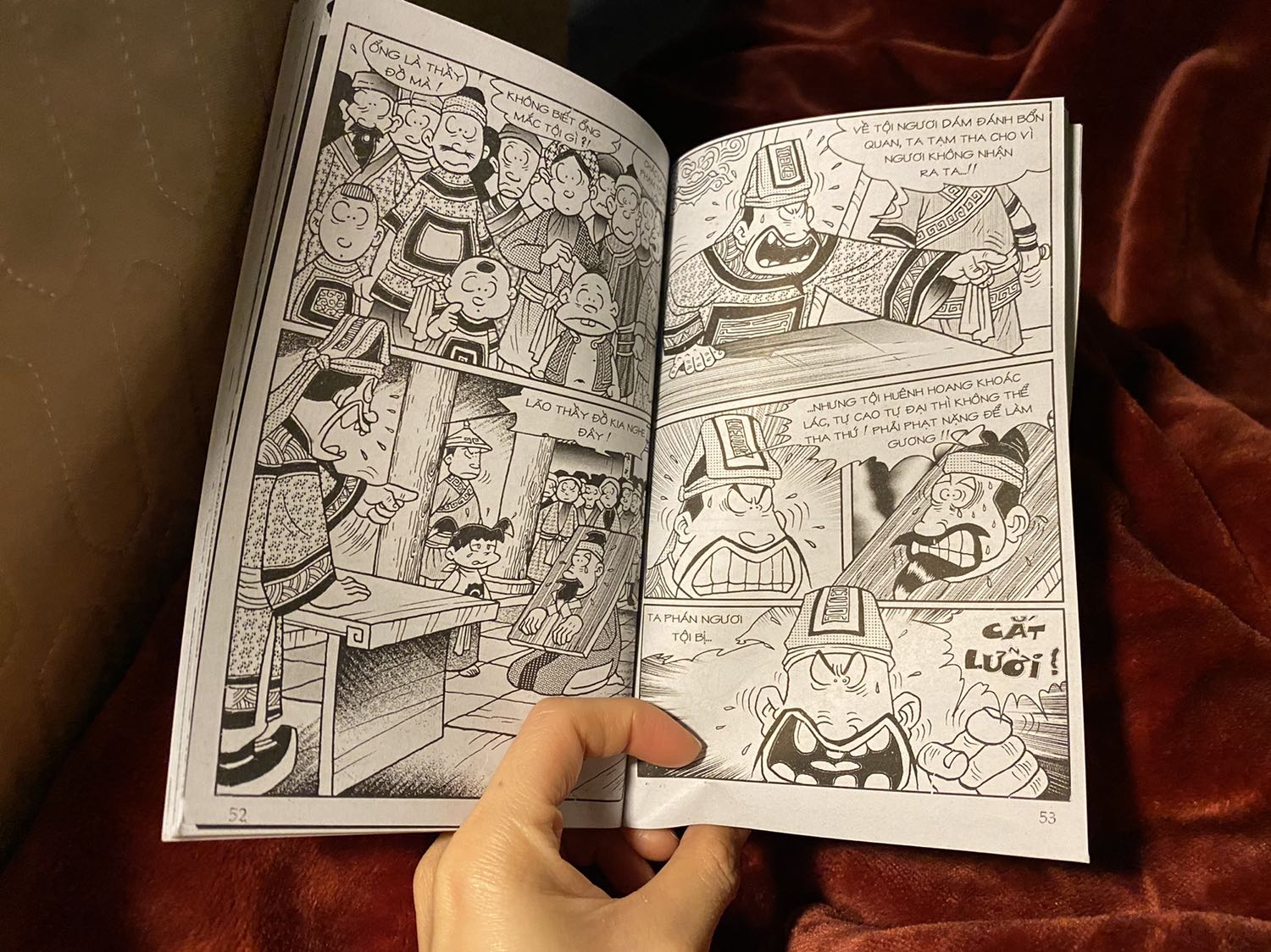 Tập 9 và tập 11 mình nhận được bị loạn một số trang với nhau từ trang 49 đổ đi, vài trang của tập này bị gắn vào tập kia và ngược lại @@ ko đăng đc video ạ @@