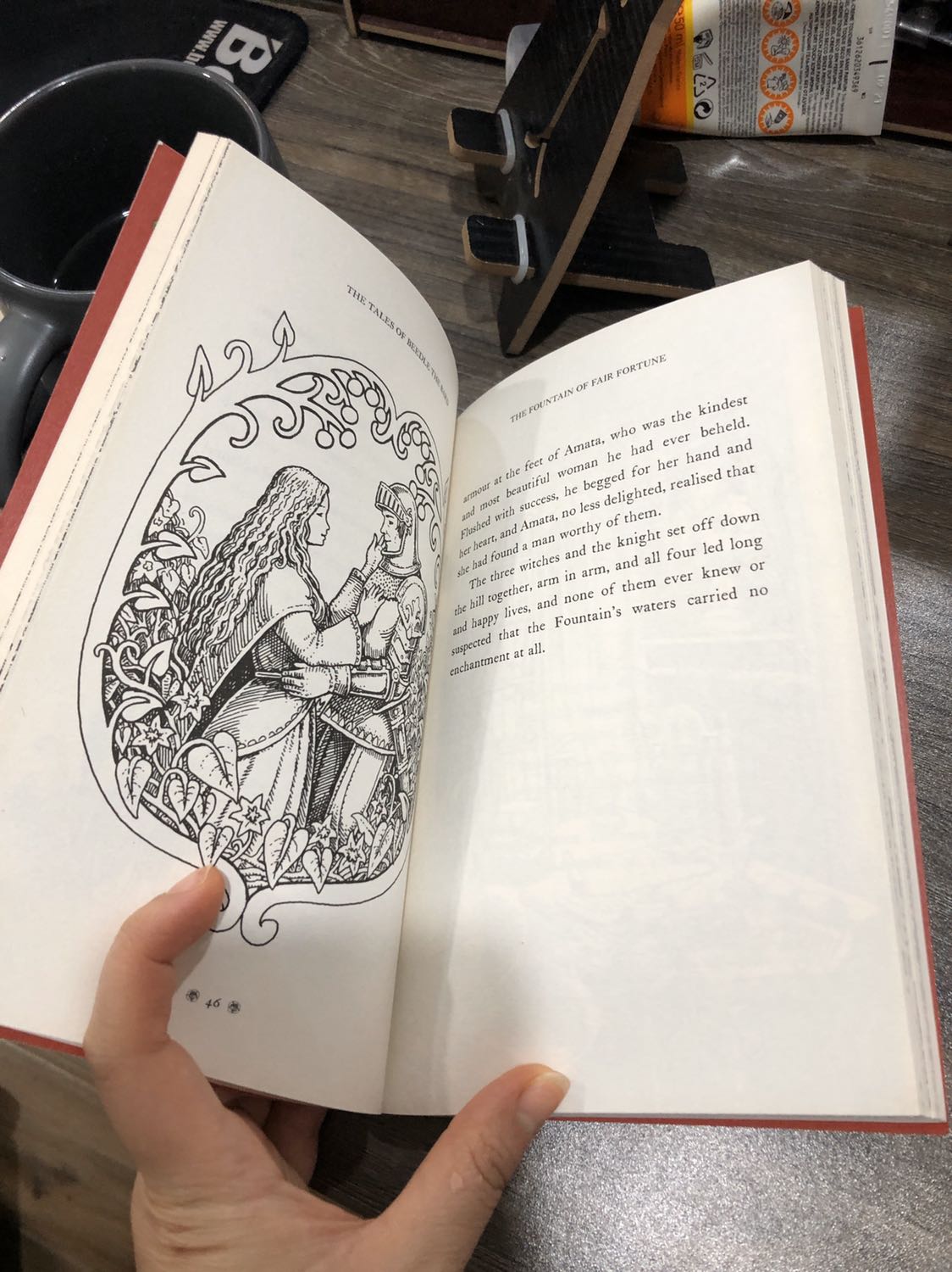 Sách về nhanh, háo hức lắm lun, chất liệu giấy cũng ko được nét nhưng kiểu vintage. ❤️