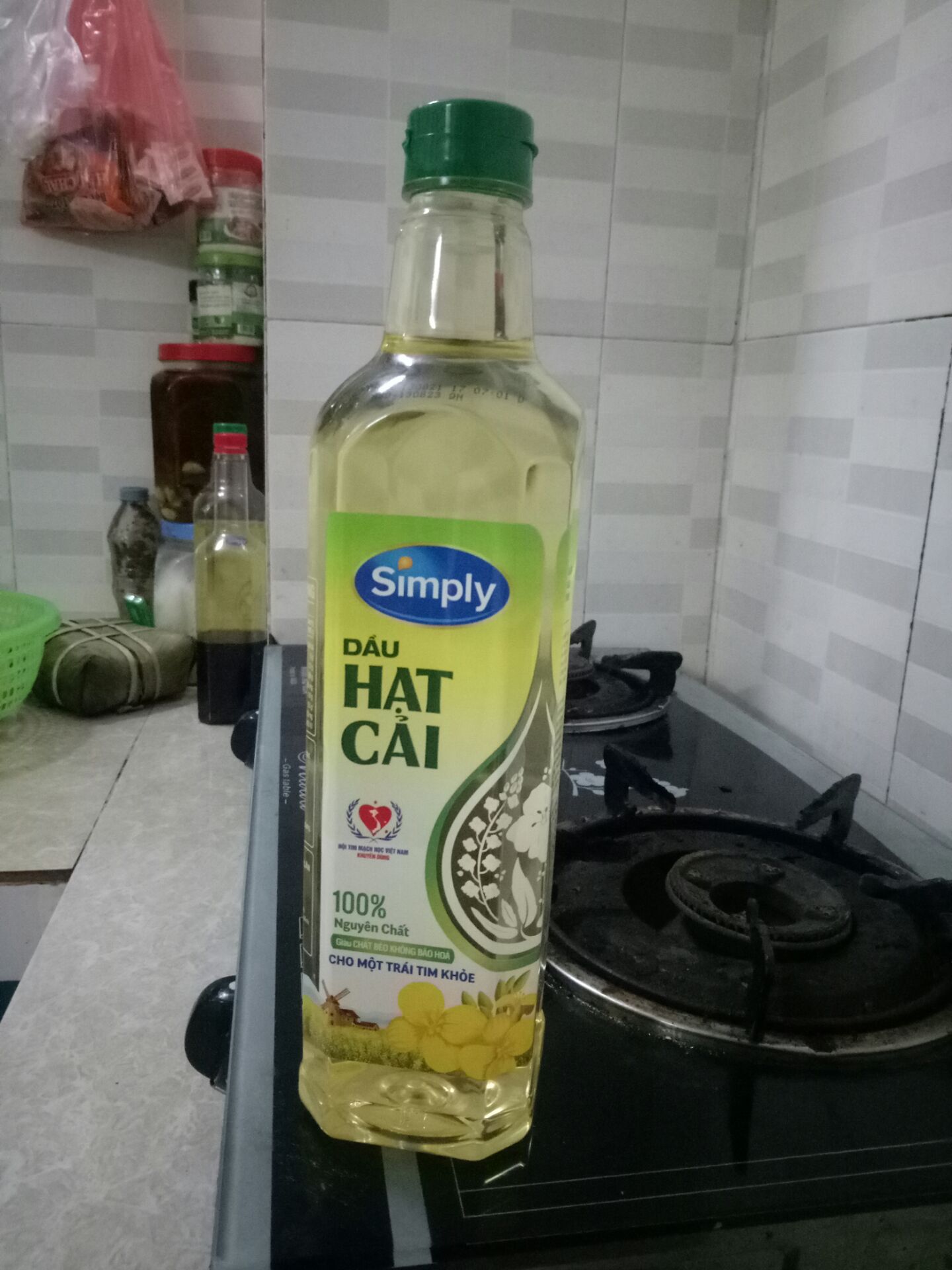 Lần  đầu  tiên  thấy  có  dầu  hạt  cải,  đặt  dùng  thử. Cảm  nhận  ngon  hơn  mấy  loại  dầu  khác.  tiki đóng  gói  cẩn  thận, giao  hàng  nhanh.  giá  cả  thì  tương  đương  các  loại  dầu  ăn  khác.  Chất lượng  thì vượt  trội.