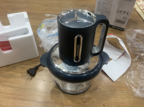 Tương đối ọp ẹp. Mình đã phân vân giữa con này và con bear. Nắp ko khít lắm đâu. Gioăng đế cũng lỏng lẻo