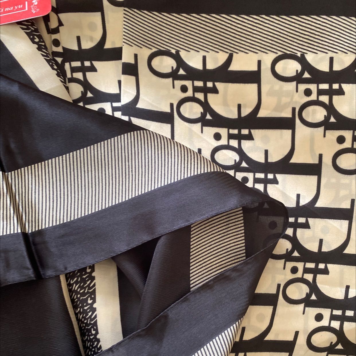 Khăn dài đẹp xuất sắc luôn shop ơi.
Chất lụa 100% hàng shop cái nào cũng chất😍😍😍😍
Sẽ mua thêm cho *** đi du lịch