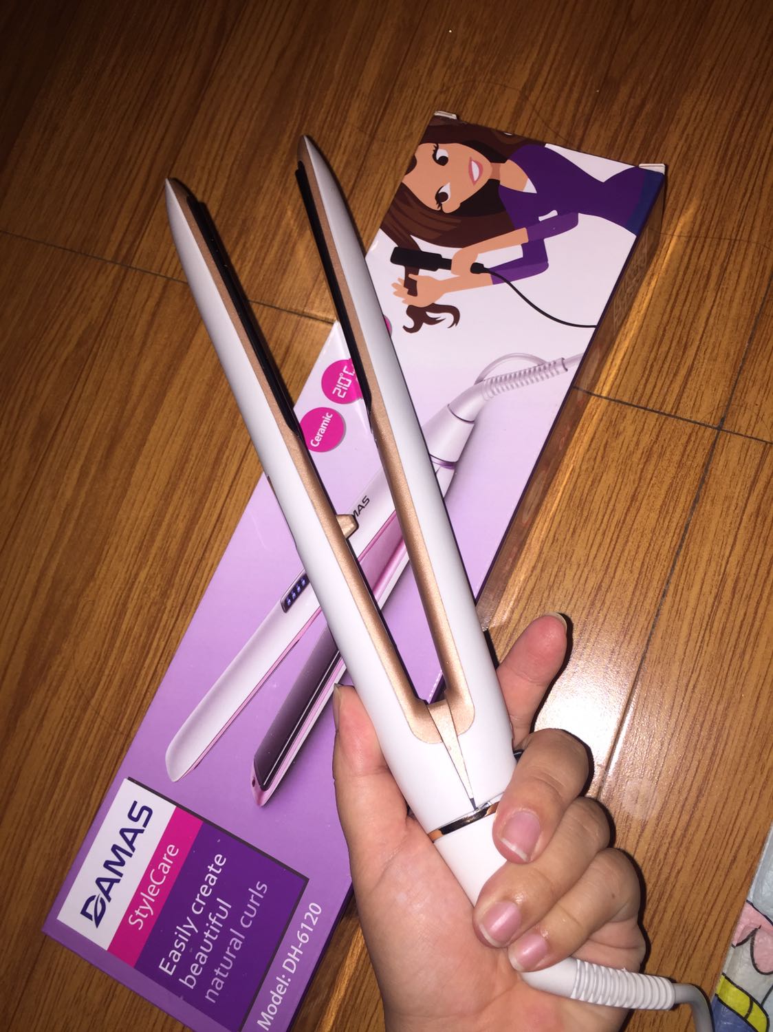 Máy đẹp, uốn hay duỗi đều okila
Cái hộp sản phẩm nhìn nổi bật chói mắt thật sự 🤣🤣🤣