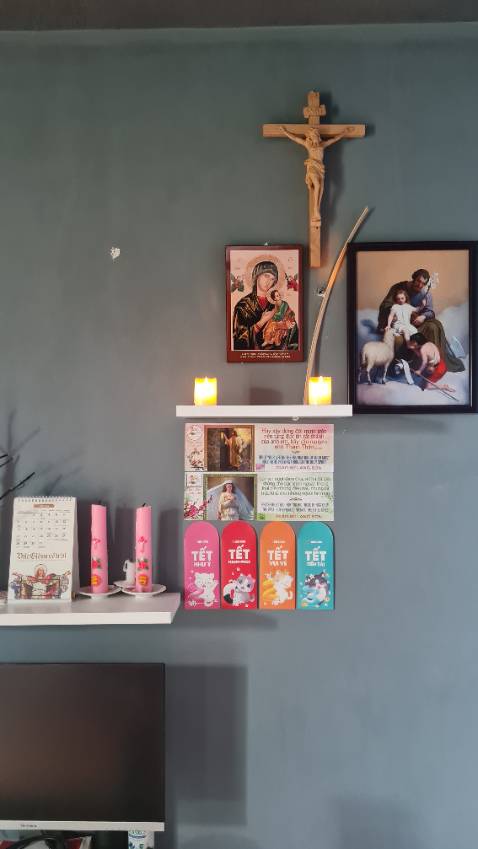 Xài ok, chắc chắn. Chỉ có điều hơi khó lắp, phải canh lỗ khoan chuẩn thì mới lắp được, vì là thiết kế giấu chân. Xài ok, chắc chắn. Chỉ có điều hơi khó lắp, phải canh lỗ khoan chuẩn thì mới lắp được, vì là thiết kế giấu chân.