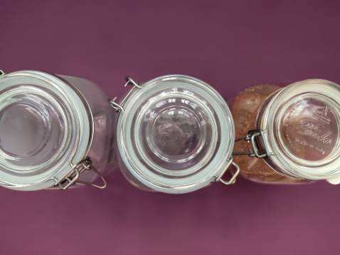 2 bình bên trái mình mới nhận của GTHSHOP, không nhãn mác, thủy tinh không dập nổi tên thương hiệu Fido, dưới đáy bình cũng không có để số dung tích.
Bình bên phải là bình Fido cũ mình đang dùng, nhìn qua đã thấy rõ sự khác biệt.
Mình muốn trả hàng.