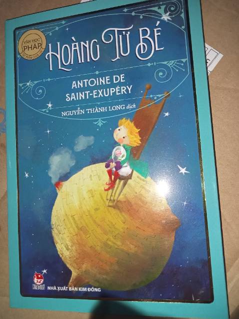 Sách được bọc chống sốc bên ngoài. Bìa đẹp, xinh lắm luôn. Mình cũng có đọc qua nội dung 2 lần rồi, theo mình cảm nhận thì mỗi lần đọc lại sẽ có những cảm nhận khác nhau ý mọi người. Mình cảm thấy sách không có gì để chê hihi. Hầu như sách không bị hư hại gì.