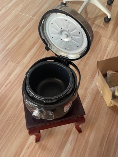 Bền chắc chắn
Hầm đồ ăn nhanh chóng mềm.
Tháo gỡ rửa vệ sinh dễ dàng
Thao tác dễ sử dụng
Lòng nồi dung tích nhử đựng được ít. Nấu tầm 2-3 người ăn