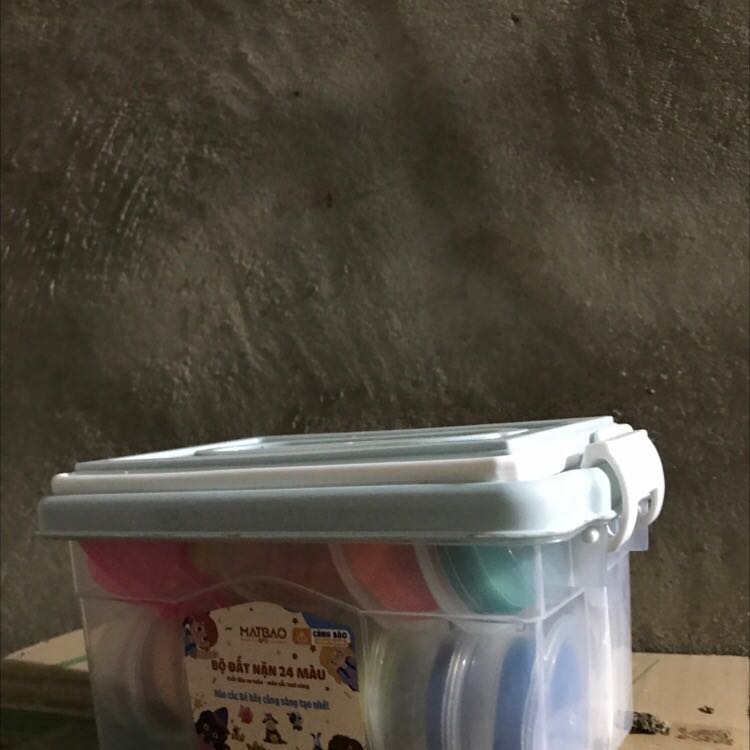 Bé nhà moinh thich lắm choi mãi ko cahn ấy Bé nhà moinh thich lắm choi mãi ko cahn ấy