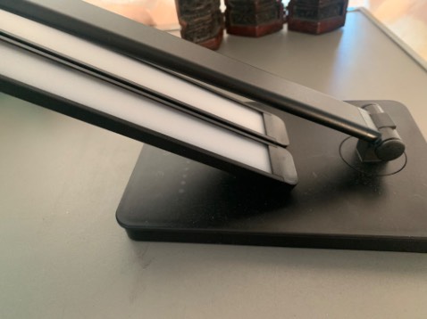 Thiết kế đẹp gấp gọn tiện lợi , xoay được góc độ, độ sáng thì ổn áp còn bền lâu thì sử dụng mới bik đc
Shop tư vấn nhiệt tình và đóng gói hàng tỉ mỉ