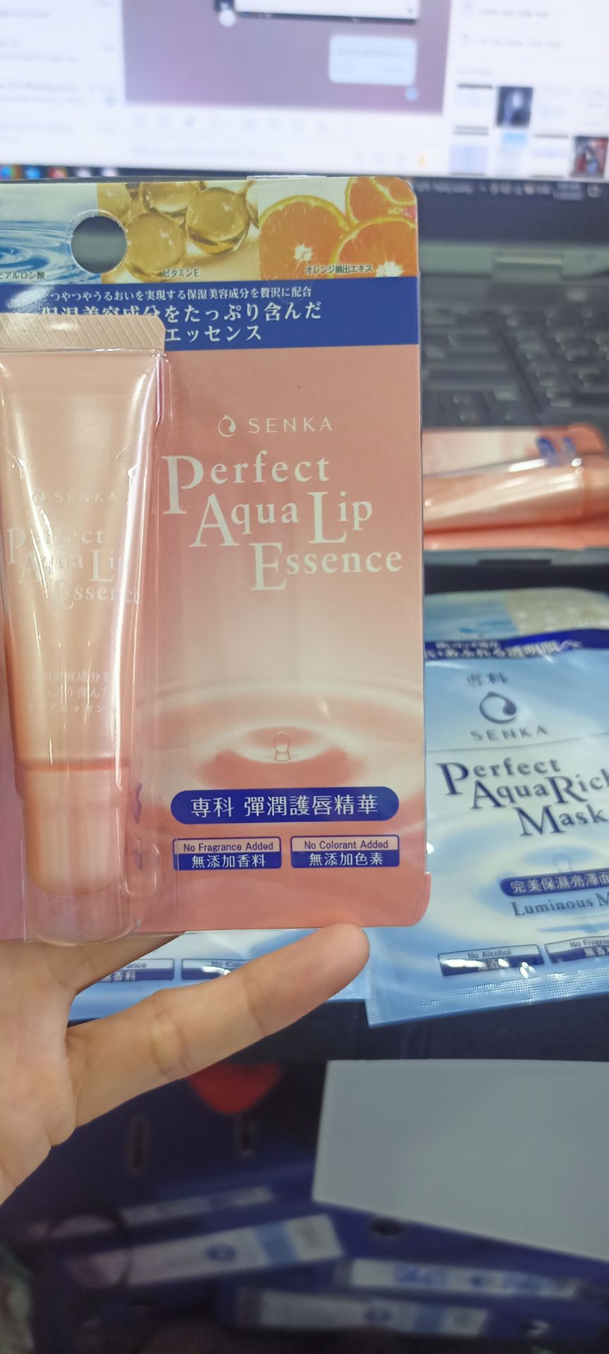 Cảm ơn shop giao hàng nhanh , Son dưỡng môi rất tốt, thật sự rất hài lòng về shop , son đúng hàng chính hãng, dưỡng môi tốt thoa lên môi một chút xíu mà môi mềm mịn rất thoải mái sẽ tiếp tục ủng hộ các sản phẩm của shop