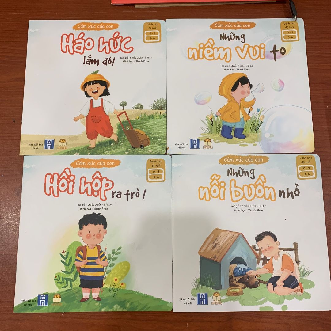 Bộ sách nói về cảm xúc của các bạn nhỏ thông qua lời thơ và câu chuyện nhỏ trong sách, rất gần gũi và giản dị.
Bố mẹ nên mua cho các con.