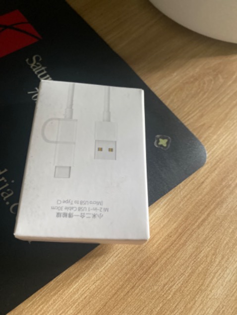 Tạo ẩm tầm trung do máy nhỏ. Máy không tiếng ồn, có thể điều chỉnh mức độ. Nhưng khó điều chỉnh hướng phun sương. Một lần đựng đầy nước có thể sử dụng liên tục khoảng 9,10 tiếng, và lượng nước đọng lại ở phần máy còn lại khá nhiều. Ngoài ra mình thấy khay để tinh dầu được cảnh báo dễ hư, nên việc di chuyển máy khi đang chứa nước bên trong khá khó khăn, vì dễ bị tràn nước ra bên ngoài và khay để tinh dầu.