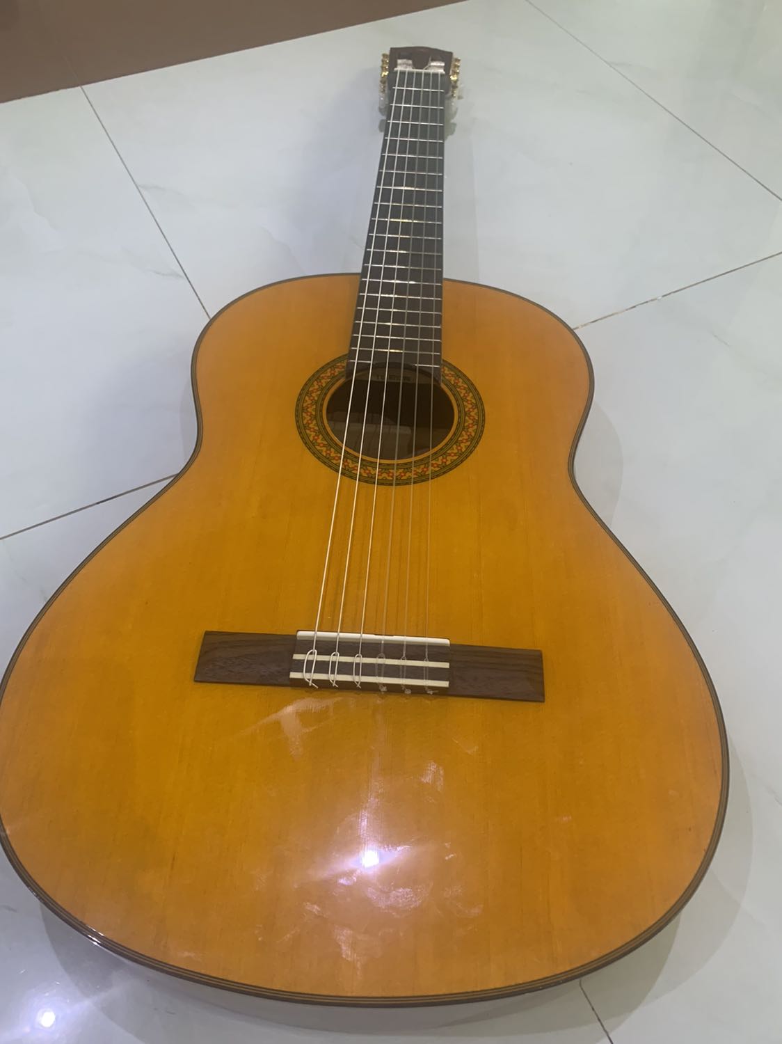 Không bết do vận chuyển hây khi giao đã có sẵn thấy bao bì củng chắt chắn lắm nhưng khi mở ra thì cần đàn đã bị trầy điểm nầy không ưng lắm còn tất cả thì khá ổn nói chung thì tạm chấp nhận tiền nào của nấy